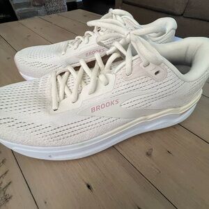 Brooks Sneakers Size 12